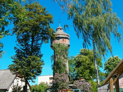 Wieża ciśnień w Nowym Dworze  Gdańskim (źródło: Wikipedia.org,  autor: Miran, licencja: CC)