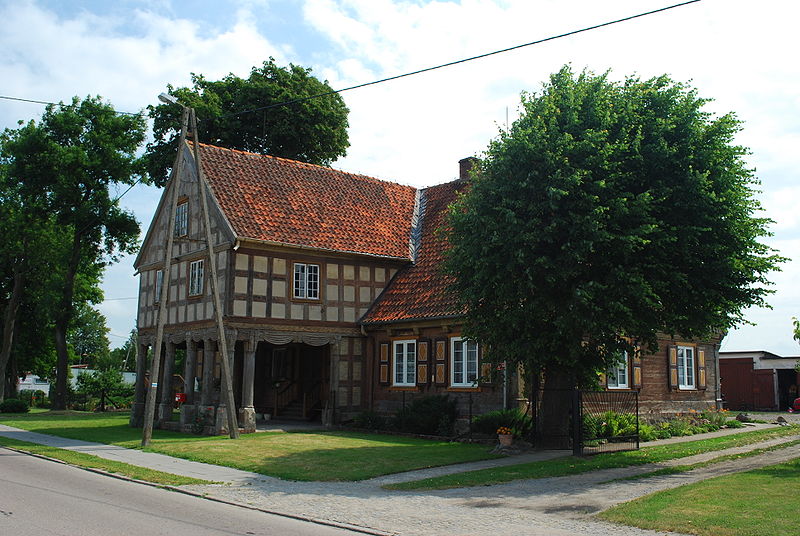 Jeden z domów mennonickich, Autor: Polimerek, źródło: commons.wikimedia.org