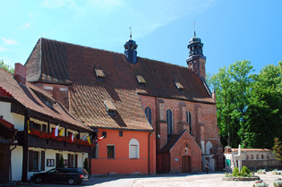 Dawny kościół klasztorny w Żukowie  (źródło: Wikipedia.org,  autor: Polimerek, licencja: CC)