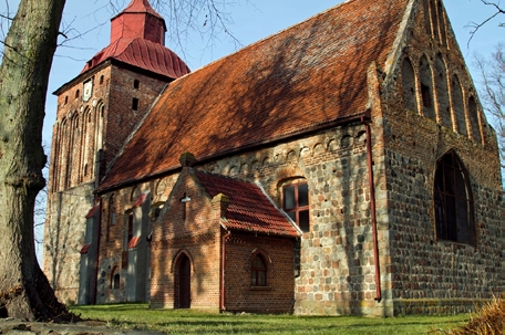 Gotycki kościół  w Gosławiu (fot. Tomasz Duda)