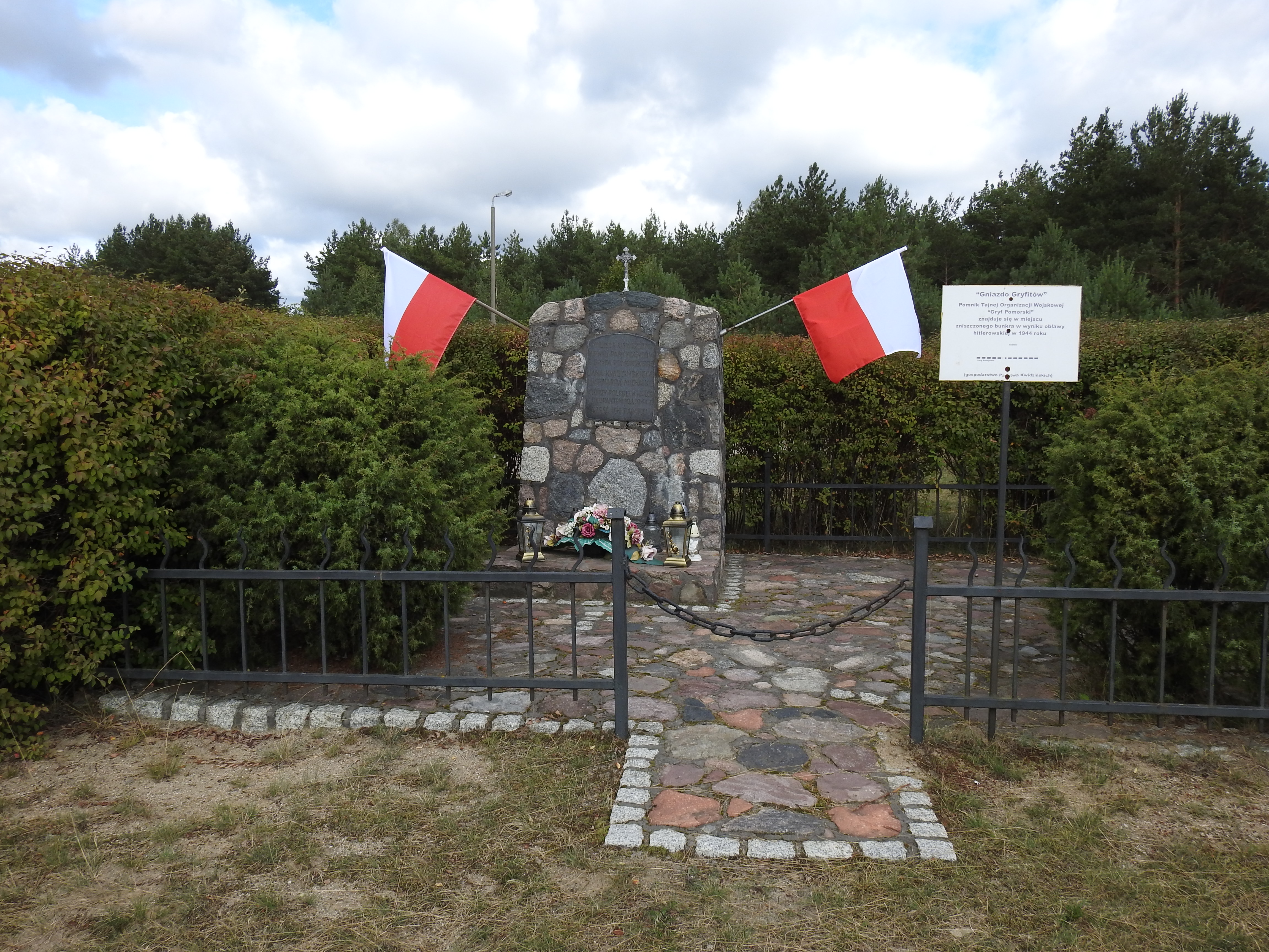 Kamienica Król., pomnik „Gniazdo Gryfitów” (fot.  Agnieszka Rybakowska-Król)