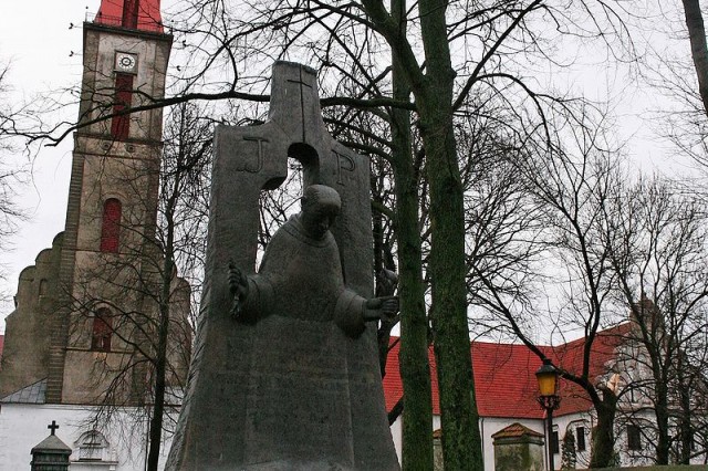 Pomnik Jurgisa Pabreza w centrum Kretyngi (autor:Julius Kanarskas źródło: commons.wikimedia.org)