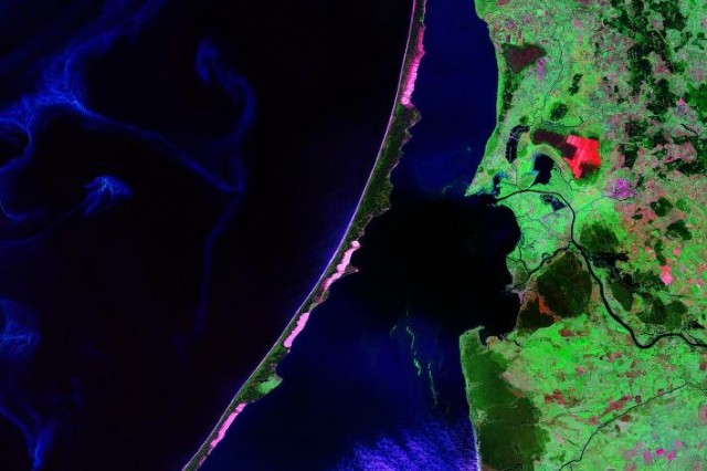 Półwysep Kuroński, Author Landsat (NASA)	źródło: zulu.ssc.nasa.gov/mrsid/mrsid.pl