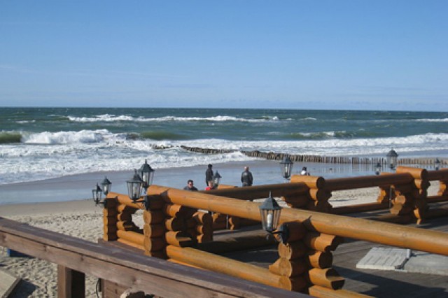 Plaża w Zielenogradsku (źródło: Wikipedia.org,  autor: Bars 23, licencja: CC)