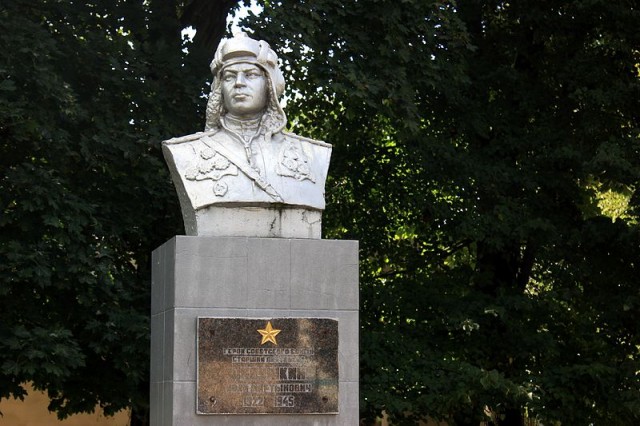 Pomnik Iwana Laduschkina w Ładuszkin, obwód Kaliningradzki, Autor: Julian Nitzsche, źródło: commons.wikimedia.org