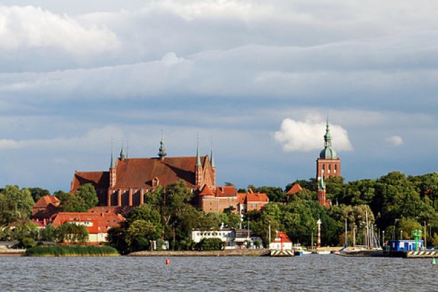 Panorama Fromborka ze statku Anita, Autor: Polimerek, źródło: commons.wikimedia.org
