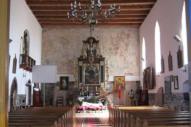 Wnętrze kościoła w Niedźwiedzicy, Autor: Lotek70, źródło: commons.wikimedia.org