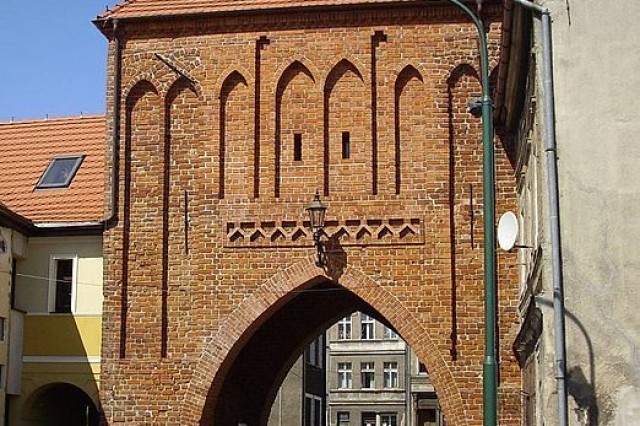 Białogard - Brama Połczyńska, autor: Grzegorz W. Tężycki, źródło: commons.wikimedia.org
