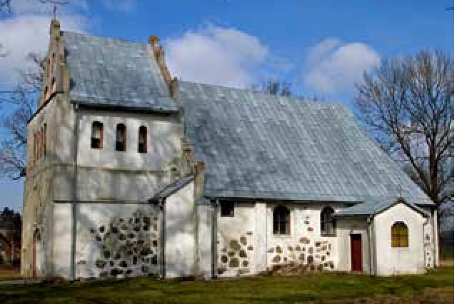 Kościół wiejski w Kłopotowie (fot. Tomasz Duda) Kościół wiejski w Kłopotowie (fot. Tomasz Duda)