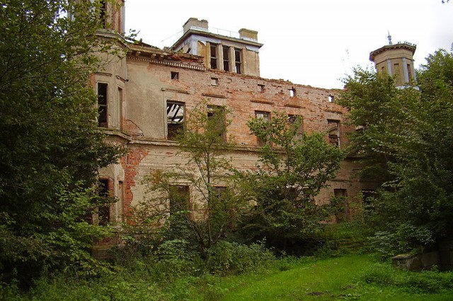 Lubiechowo, ruiny dworu, autor: Kluka, źródło: commons.wikimedia.org