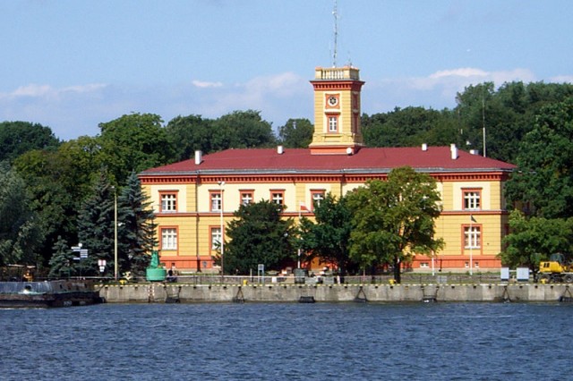 Kapitanat Portu w Świnoujściu, autor: Schnurzipurz, źródło: commons.wikimedia.org