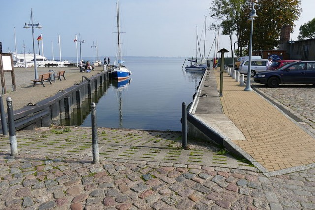 Port w Lassan, autor: Erell, źródło: commons.wikimedia.org