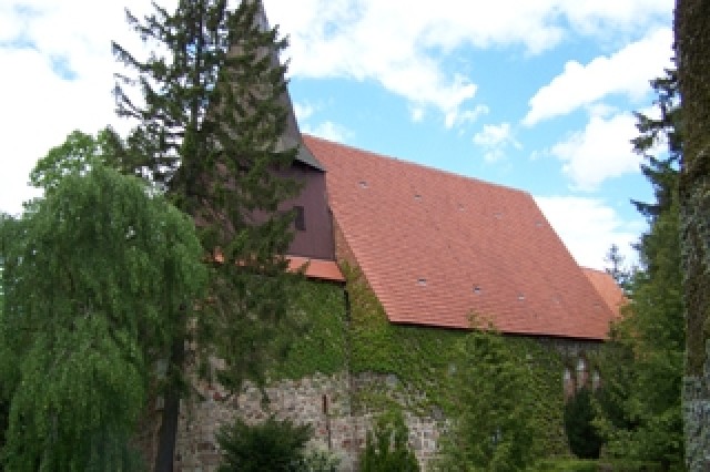 Kościół ewangelicki w Kirch Baggendorf (źródło: Wikipedia.org, autor: Klugschnacker, licencja: CC)